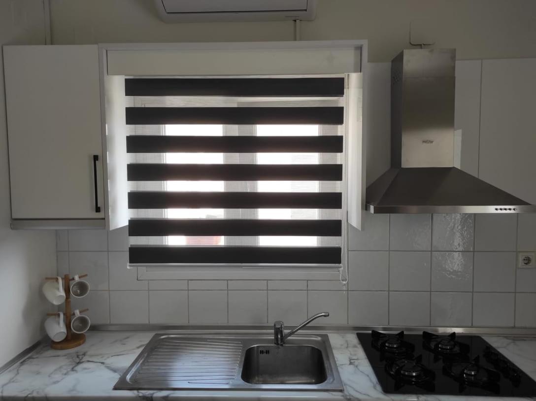 Ina'S Apartments Лефкими Екстериор снимка