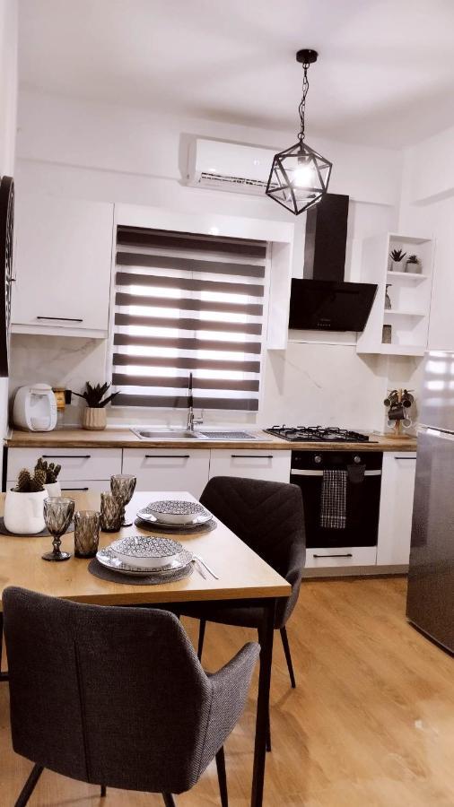 Ina'S Apartments Лефкими Екстериор снимка